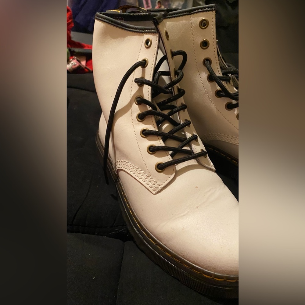 Dr.martens size 8 in white